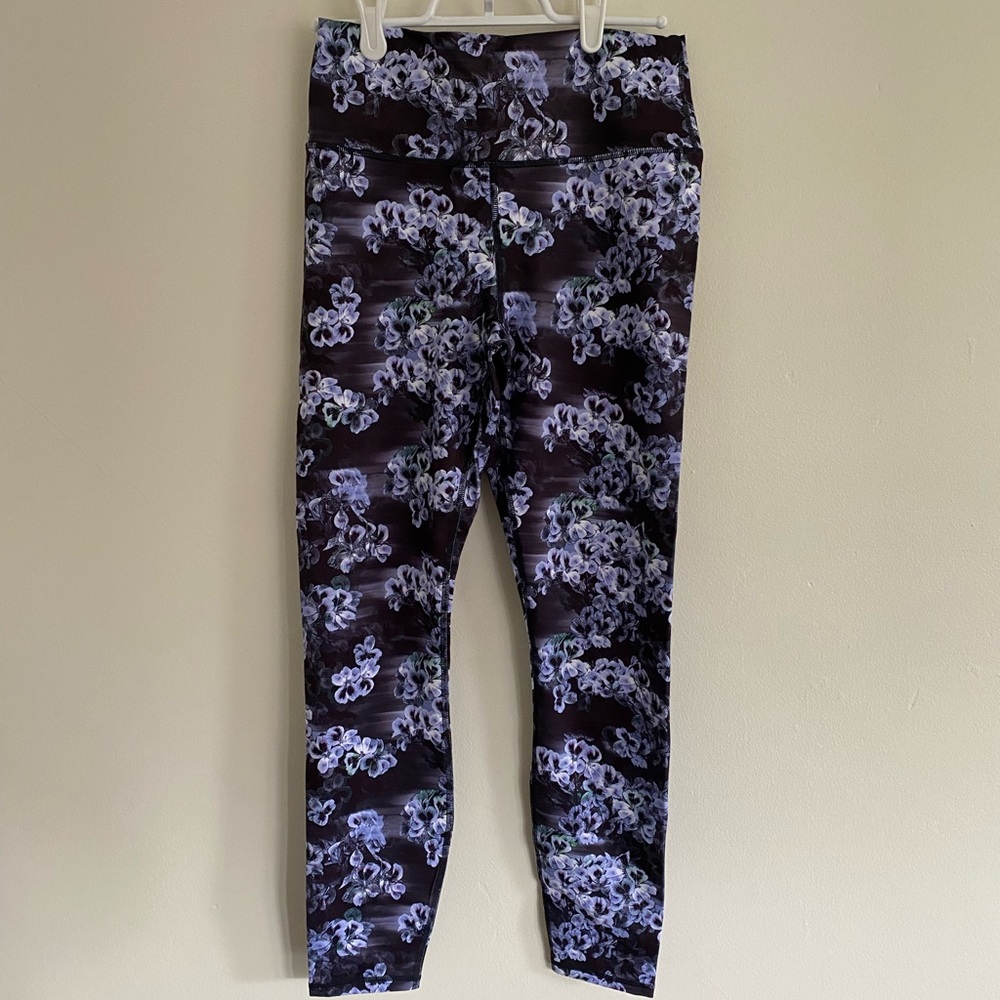 NWT Fabletics 7/8 length high waisted powerhold leggings in floral print.